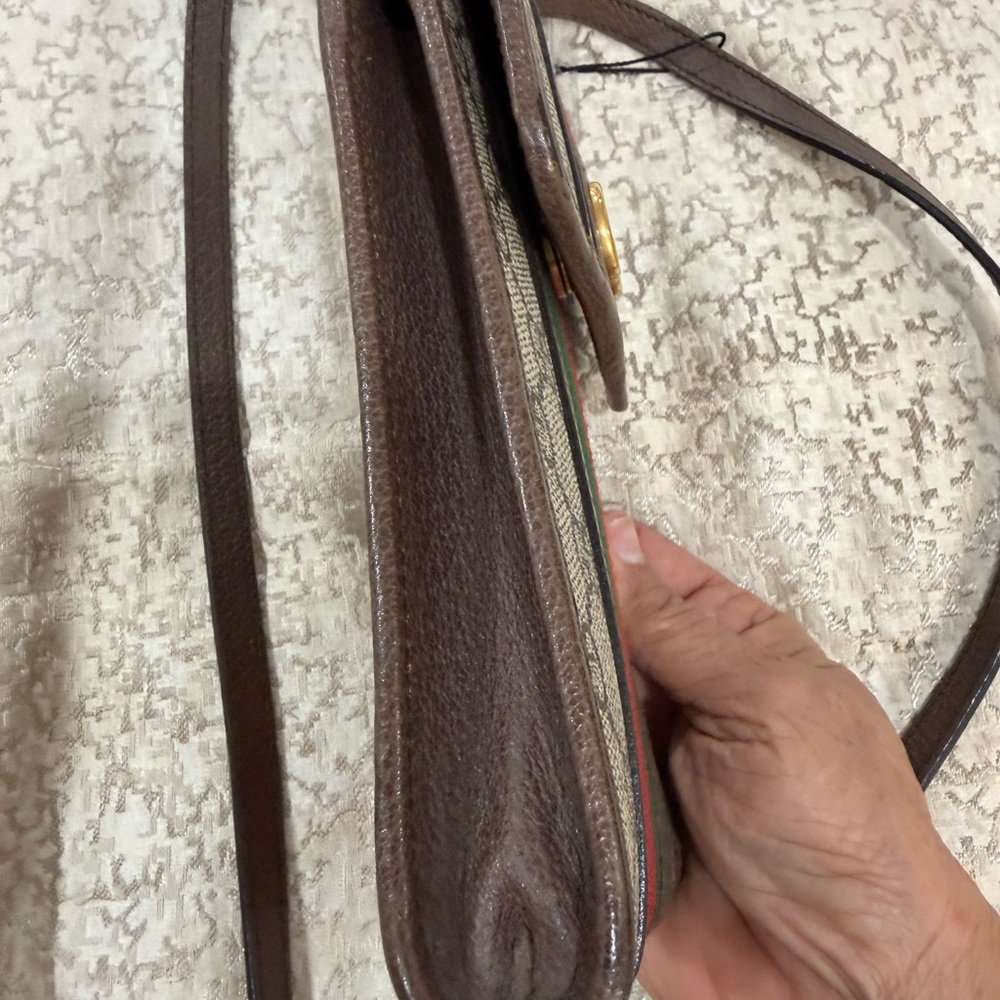 Gucci Beige GG Supreme Canvas Crossbody with Green and Red Web Stripe - Picture 4 of 5